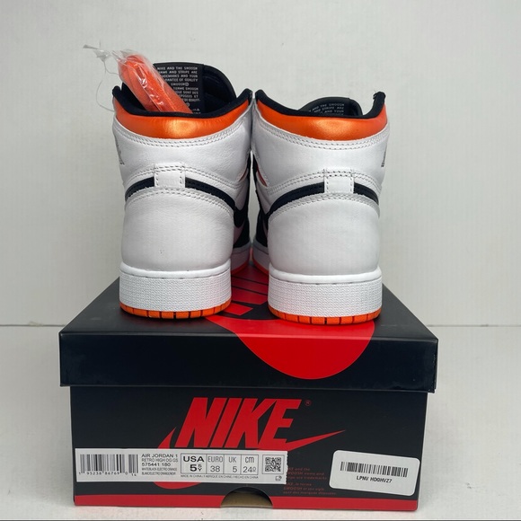 Nike Air Jordan 1 Retro High GS “Electro Orange” - Picture 4 of 4